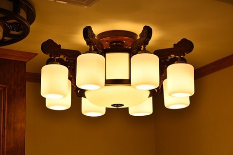 搶奪發(fā)展先機，LED燈飾加盟店線上線下相結合發(fā)展