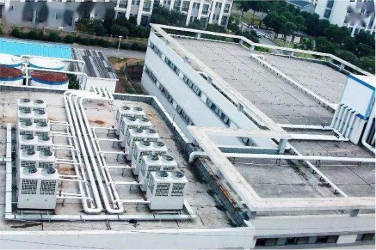江蘇無錫衛(wèi)生學(xué)校案例，空氣能熱泵機(jī)組既能供暖又能提供熱水 