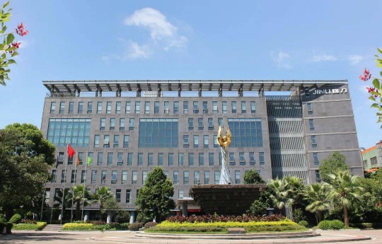 曼科“詩朗”系列新品即將上線，業(yè)界對這個(gè)老電工品牌充滿期待