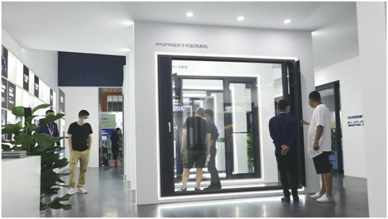 展會進行時丨皇雅門窗系統南京移門展首日盛況，現場直擊!